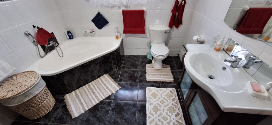 3 Bedroom Property for Sale in Albertinia Western Cape
